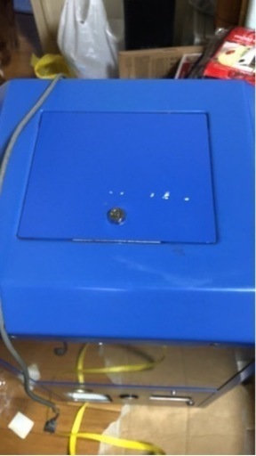 1000円ガチャ　筐体