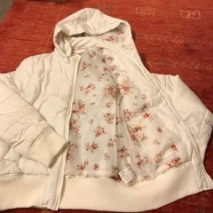 あげます！LIZLISA 中綿入り白いジャンバーの画像