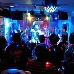カラオケ＆ライブBAR バーテンダー、バーメイドスタッフ募集 の画像