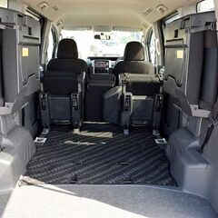 ZRR75 トヨタ ヴォクシー 切替4WD　車検令和5年8月26日迄　希少ストリートビレット　左パワースライドドア　HID　夏冬タイヤ　タイミングチェーン　ナビ・フルセグTV・DVD　寒冷地仕様車　北海道/旭川　６１８,０００円！！の画像
