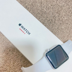Apple Watch Series 3(GPSモデル)- 38mmシルバーアルミニウムケースとホワイトスポーツバンド