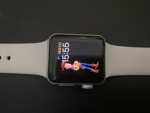 Apple Watch Series 3(GPSモデル)- 38mmシルバーアルミニウムケースとホワイトスポーツバンド