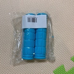 新品未使用　自転車　ハンドル　グリップ　水色　早いもん勝ちの画像