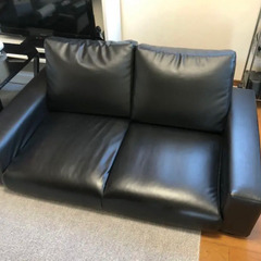ブラックフェイクレザーソファー