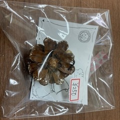 松ぼっくり　花　キーホルダー　１つ250円！の画像