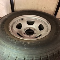 スタッドレスタイヤ　275/70R16  ランドクルーザー　4本　無料
