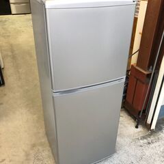 【動作保証あり】AQUA アクア 2017年 AQR-141F 140L 2ドア 冷凍冷蔵庫【管理KRR350】