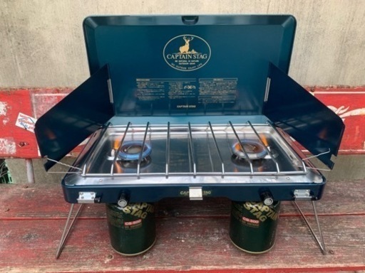 キャプテンスタッグ2バーナーガスコンロ　コールマンエンボスプレートセット