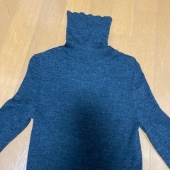 【差し上げます】ユニクロ タートルネック グレーの画像