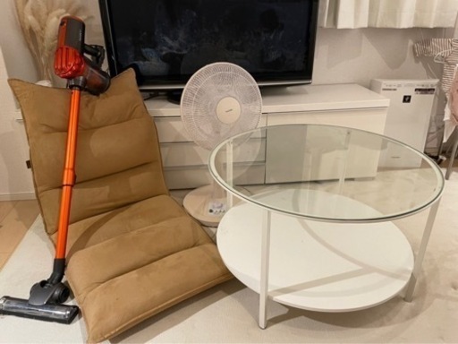 ロウヤ　チェア　IKEA テーブル　掃除機　扇風機