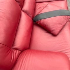 ニトリ　3人用本革ソファー　赤　値引不可の画像