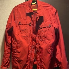 赤のジャンパー