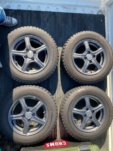 【早い者勝ち】10,000Km以内中古スタッドレスタイヤ譲ります