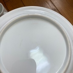 クリスマス柄のコップとお皿のセットの画像