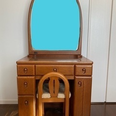 レトロなドレッサー