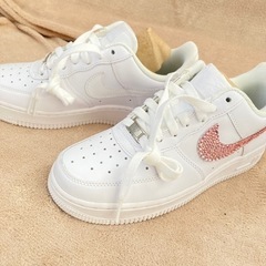 新品　NIKE エアフォース1    23.5cm