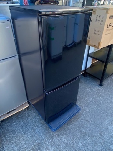激安!!SHARP 2ドア冷蔵庫 どっちもドア 137L