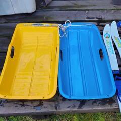 子供用 3点セット 靴に履けるスキー ソリ2個 冬遊びセットの画像