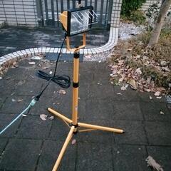3脚付きワークライト　新品！