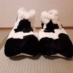 ボアスリッパ　牛柄