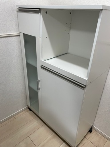 取引中　小さめ食器棚（今月中に取りに来て頂ける方）