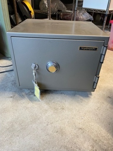 【中古品】耐火金庫　鍵、番号有り
