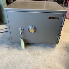 【中古品】耐火金庫　鍵、番号有り