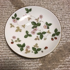 ウエッジウッドのソーサー　差し上げます