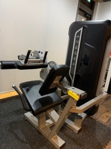 トレーニング器具　レッグエクステンション、レッグカール