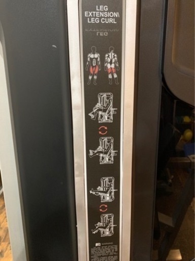 トレーニング器具　レッグエクステンション、レッグカール