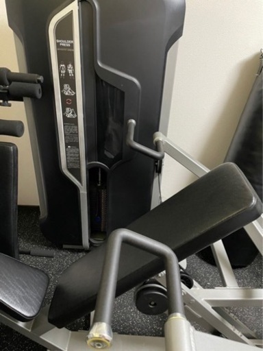 トレーニング器具　ショルダープレス