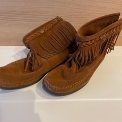 ミネトンカブーツ　新品　24-24.5cm