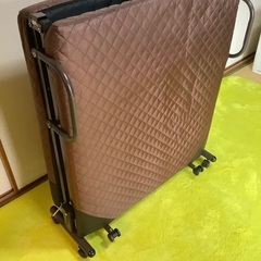 簡易折り畳みベッド