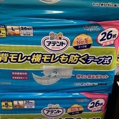 大人用紙オムツ、パッドのセットの画像