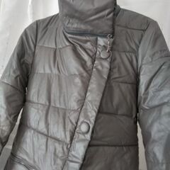 グレー？　デザイン中綿コート　ダウンコートの画像