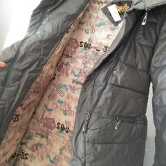 グレー？　デザイン中綿コート　ダウンコートの画像