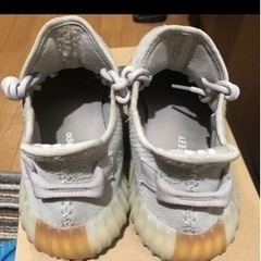 adidas イージーブーストの画像