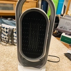 セラミックヒーター（大風量速暖 上下左右首振り）電気ファンヒーター暖房器具 冷暖風 2秒速暖の画像