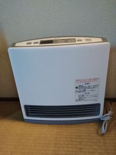 ガスファンヒーター(白色)　ホースあります