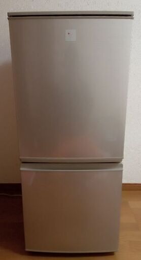 冷蔵庫 シャープ 冷凍庫に引き出しアリ◎ １人暮らしにピッタリ