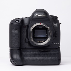 Canon　EOS 5D Mark III ボディ　バッテリーグ...