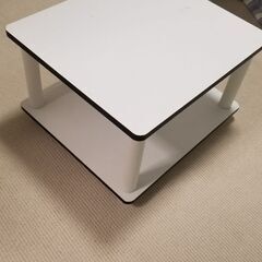 0円（無料）　小型テーブル（白）　サイドテーブルかテレビ台の画像
