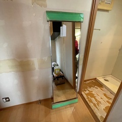 分譲マンションの賃貸　退去後の現助回復にて浴室鏡の交換工事 - 福岡市