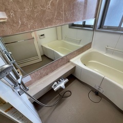 分譲マンションの賃貸　退去後の現助回復にて浴室鏡の交換工事 − 福岡県