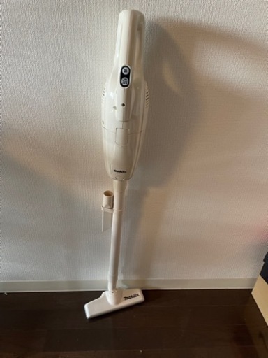 マキタ　掃除機　ホワイト　紙パック式