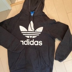 adidasパーカー