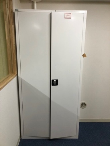 事務所用タンス、机