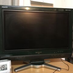 【無料】シャープ　ＡＱＵＯＳ　液晶カラーテレビ