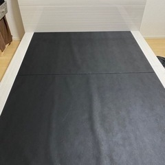 ダブルベッド　木目調