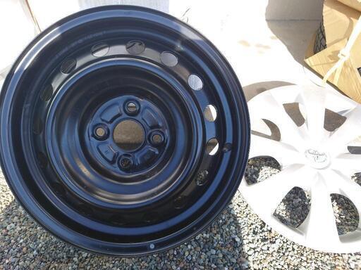 新車外し　トヨタ　純正　ホイール　１５インチ　４本　ホイールキャップ付